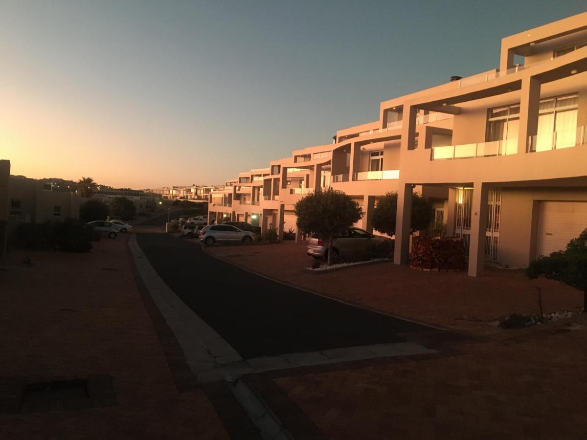 2Whitewaters Bloubergstrand Homestay Екстериор снимка